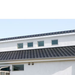 直射日光を避けて室内を明るく。