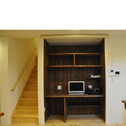 この家に必要不可欠なパソコン収納コーナー。